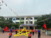 Cô và trò Trường MN Kim Thư biểu diễn Chào mừng 50 năm giải phóng miền Nam, thống nhất đất nước 30/4/1975 - 30/4/2025